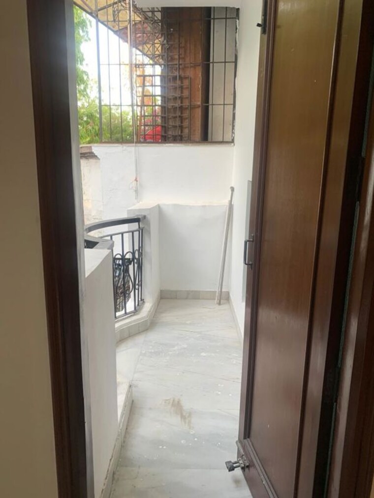 Balcony, chittaranjan park 2 Bedroom 1200 Sq.Ft. Builder Floor In Chittaranjan Park Delhi 9922709