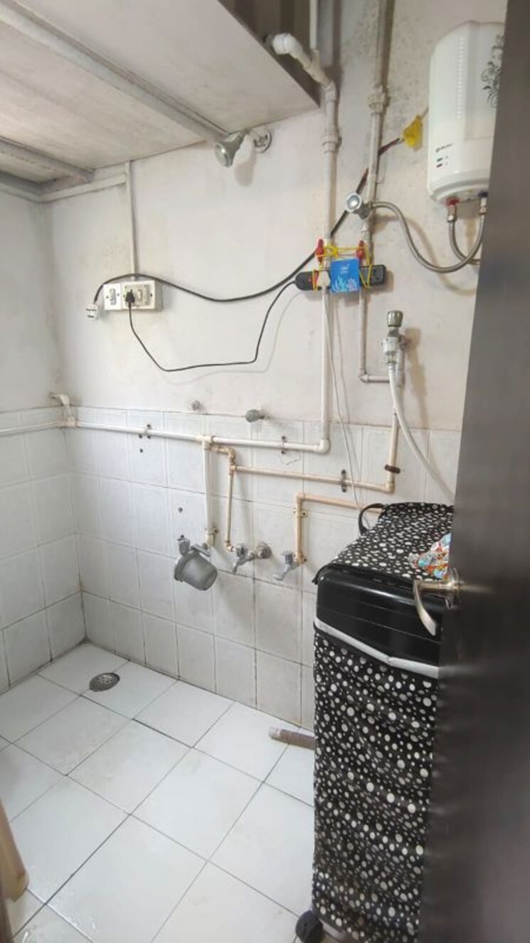 Bathroom, sun city 1 Bedroom 505 Sq.Ft. Apartment In Sun City Pune 9922704