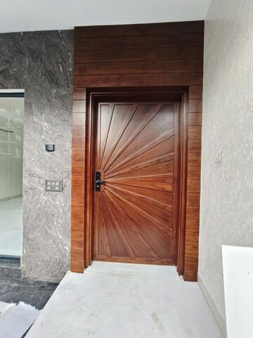 Furnished Amenities in 6 BHK Villa at Sector 79 – for Sale