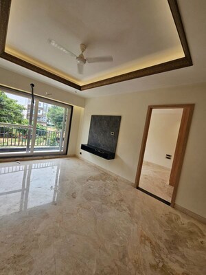 Room in 3 BHK Builder Floor at Sector 57 – for Rent