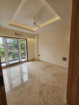 Room in 3 BHK Builder Floor at Sector 57 – for Rent