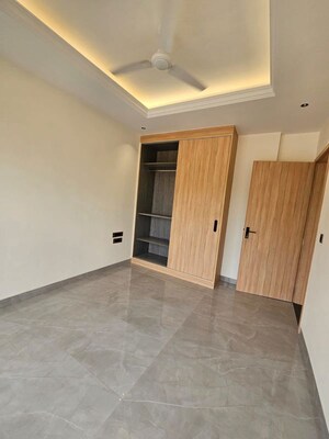 Room in 3 BHK Builder Floor at Sector 57 – for Rent