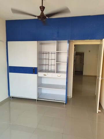 Room in 1.5 BHK Apartment at Shree Vardhman Green Court, Sector 90 – for Rent