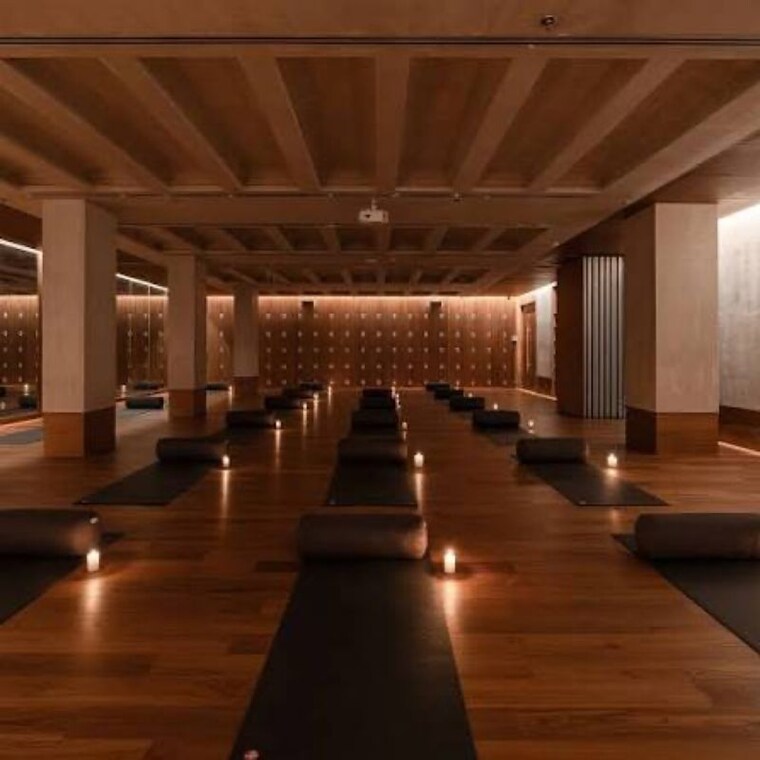  Parking, dhanashree-heights Commercial Office Space 1000 Sq.Ft. In Jeevan Nagar Mumbai 9922732