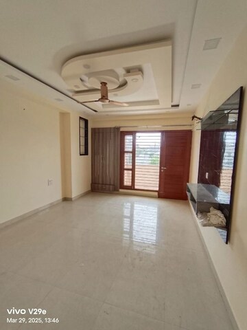 Room in 3 BHK Builder Floor at Sector 57 – for Rent