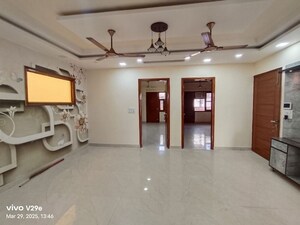 Living Room in 3 BHK Builder Floor at Sector 57 – for Rent