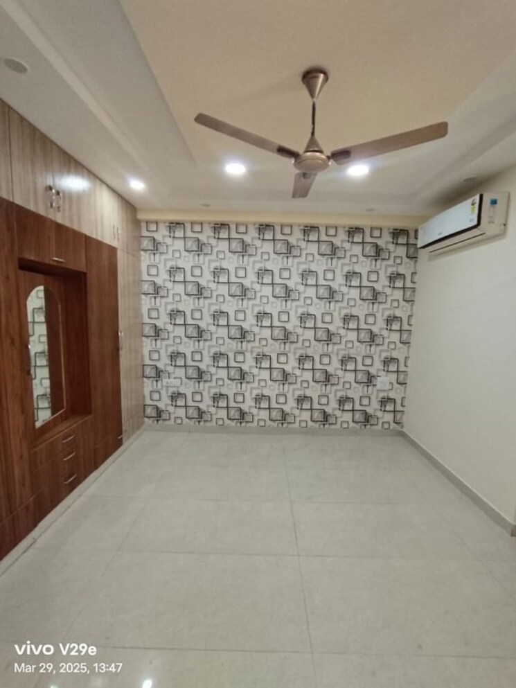Room, sector 57 3 Bedroom 2367 Sq.Ft. Builder Floor In Sector 57 Gurgaon 9922750