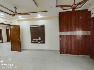 Room in 3 BHK Builder Floor at Sector 57 – for Rent