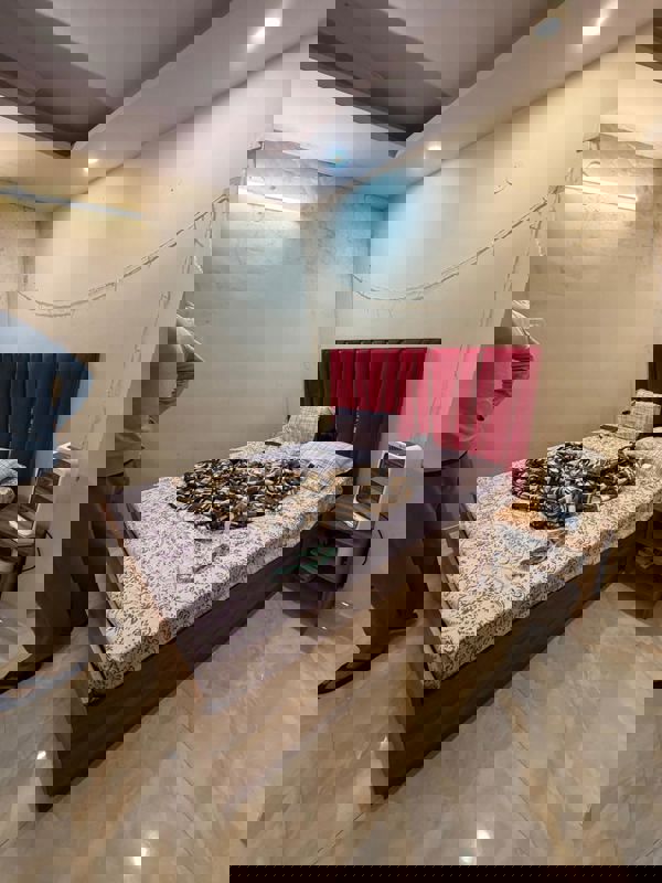 1 RkBuilder Floor For Rent in DLF City Phase III