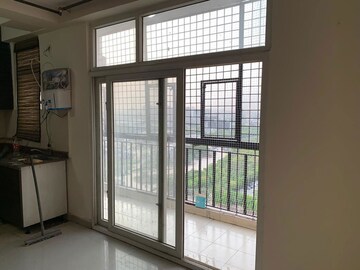 Room in 3 BHK Apartment at Skytech Matrott, Sector 76 – for Rent