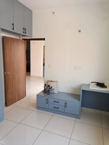 Room in 2 BHK Apartment at Prestige Finsbury Park Hyde, Bagaluru – for Rent