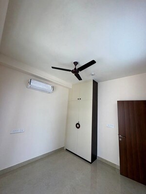 Room in 2.5 BHK Apartment at Aurobindo Kohinoor, Serilingampally – for Rent