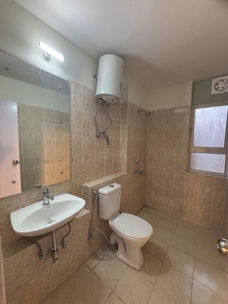 Bathroom, sare-petioles 3 Bedroom 1530 Sq.Ft. Apartment In Sector 92 Gurgaon 9750443
