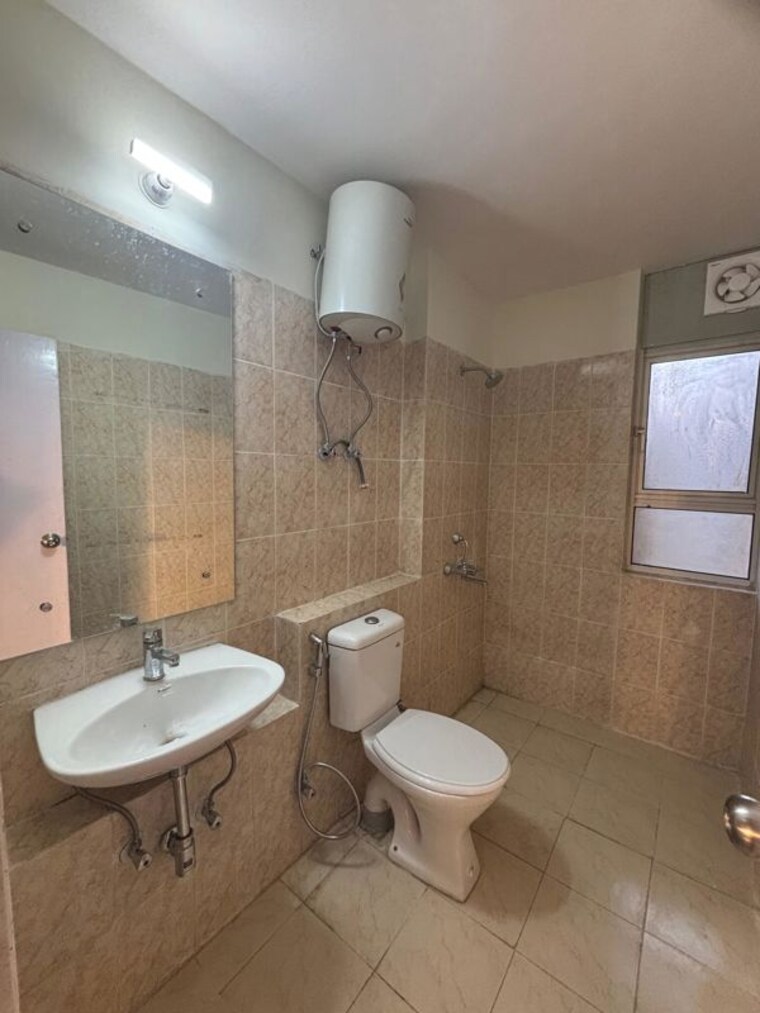 Bathroom, sare-petioles 3 Bedroom 1530 Sq.Ft. Apartment In Sector 92 Gurgaon 9750443