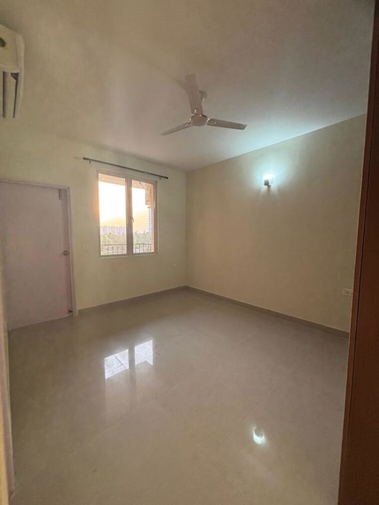 Room, sare-petioles 3 Bedroom 1530 Sq.Ft. Apartment In Sector 92 Gurgaon 9750443