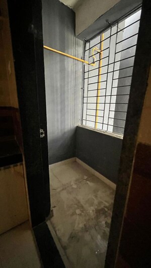 Master Bedroom in 2 BHK Apartment at Mahavir Square, Manpada – for Rent