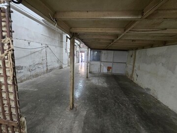 Room in  Showroom at Laxmi Industrial Estate, Andheri West – for Rent