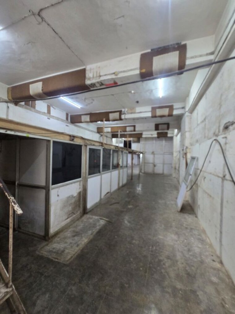 Balcony, laxmi-industrial-estate Commercial Showroom 2000 Sq.Ft. In Andheri West Mumbai 9922855