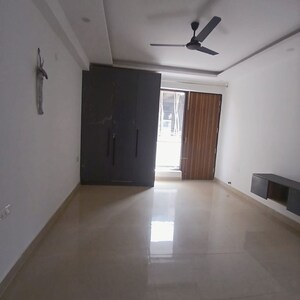 Room in 3.5 BHK Builder Floor at Sector 23 – for Rent