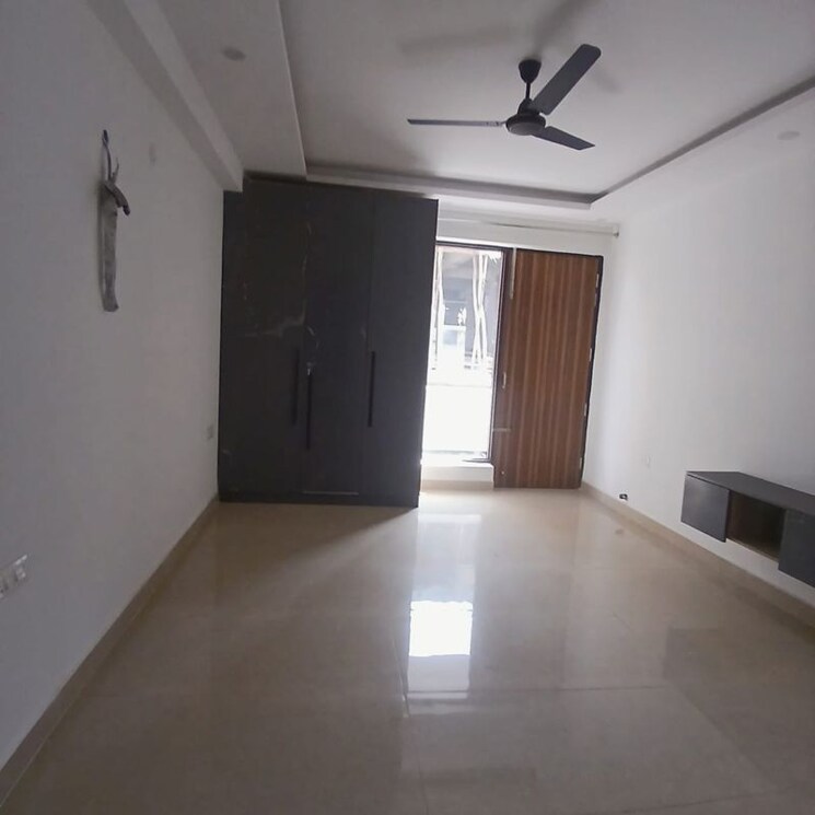 Room, sector 23 3.5 Bedroom 2580 Sq.Ft. Builder Floor In Sector 23 Gurgaon 9922885
