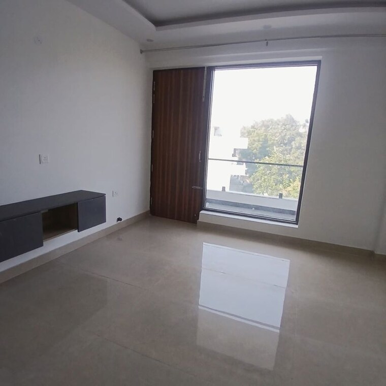 Room, sector 23 3.5 Bedroom 2580 Sq.Ft. Builder Floor In Sector 23 Gurgaon 9922885