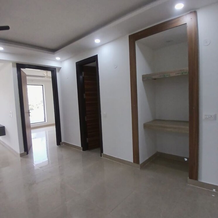 Room, sector 23 3.5 Bedroom 2580 Sq.Ft. Builder Floor In Sector 23 Gurgaon 9922885