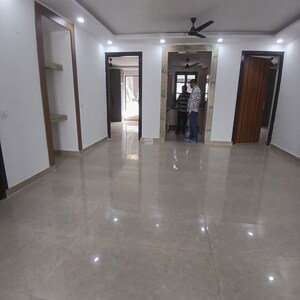 Room in 3.5 BHK Builder Floor at Sector 23 – for Rent