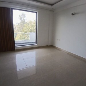 Room in 3.5 BHK Builder Floor at Sector 23 – for Rent