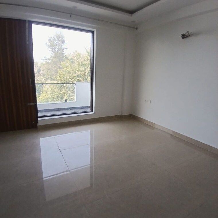Room, sector 23 3.5 Bedroom 2580 Sq.Ft. Builder Floor In Sector 23 Gurgaon 9922885