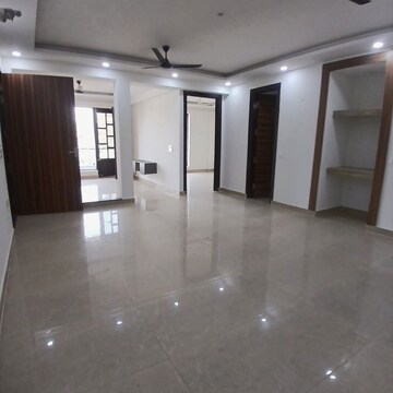 Room in 3.5 BHK Builder Floor at Sector 23 – for Rent
