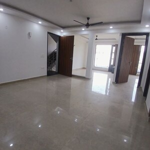 Room in 3.5 BHK Builder Floor at Sector 23 – for Rent