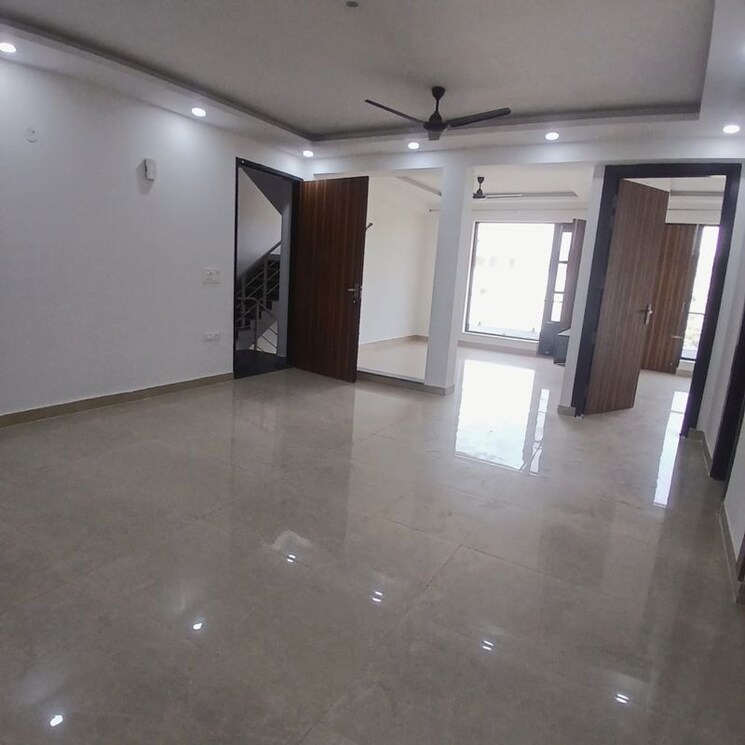 Room, sector 23 3.5 Bedroom 2580 Sq.Ft. Builder Floor In Sector 23 Gurgaon 9922885