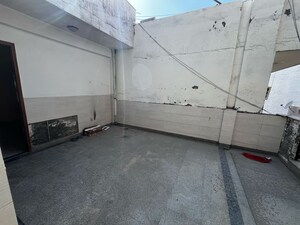 Building Lobby in 2 BHK Builder Floor at Sector 43 – for Rent