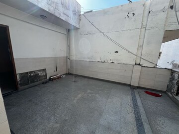 Building Lobby in 2 BHK Builder Floor at Sector 43 – for Rent