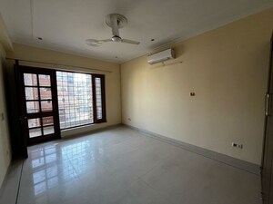 Room in 2 BHK Builder Floor at Sector 43 – for Rent