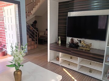 Living Room in 3 BHK Independent House at Vidhan Sabha Marg – for Sale