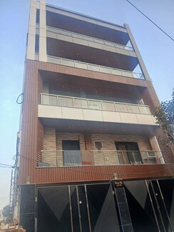 4 BHK + Pooja Room,Servant Room,Study Room,Extra Room Builder Floor For Sale in BPTP Park Central
