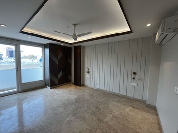 Room in 3 BHK Builder Floor at Ansal Sushant Lok I, Sector 43 – for Rent