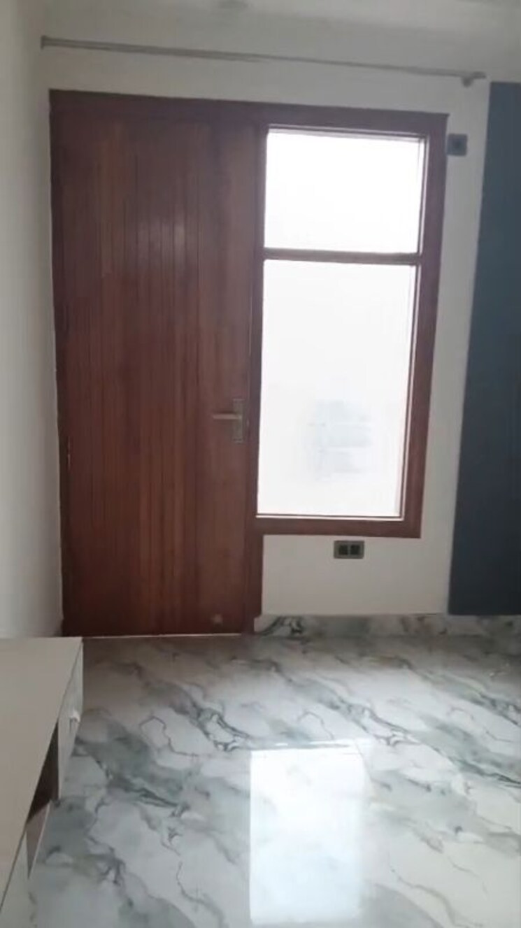 Room, puri-kohinoor 3 Bedroom 180 Sq.Yd. Builder Floor In Sector 89 Faridabad 9922916