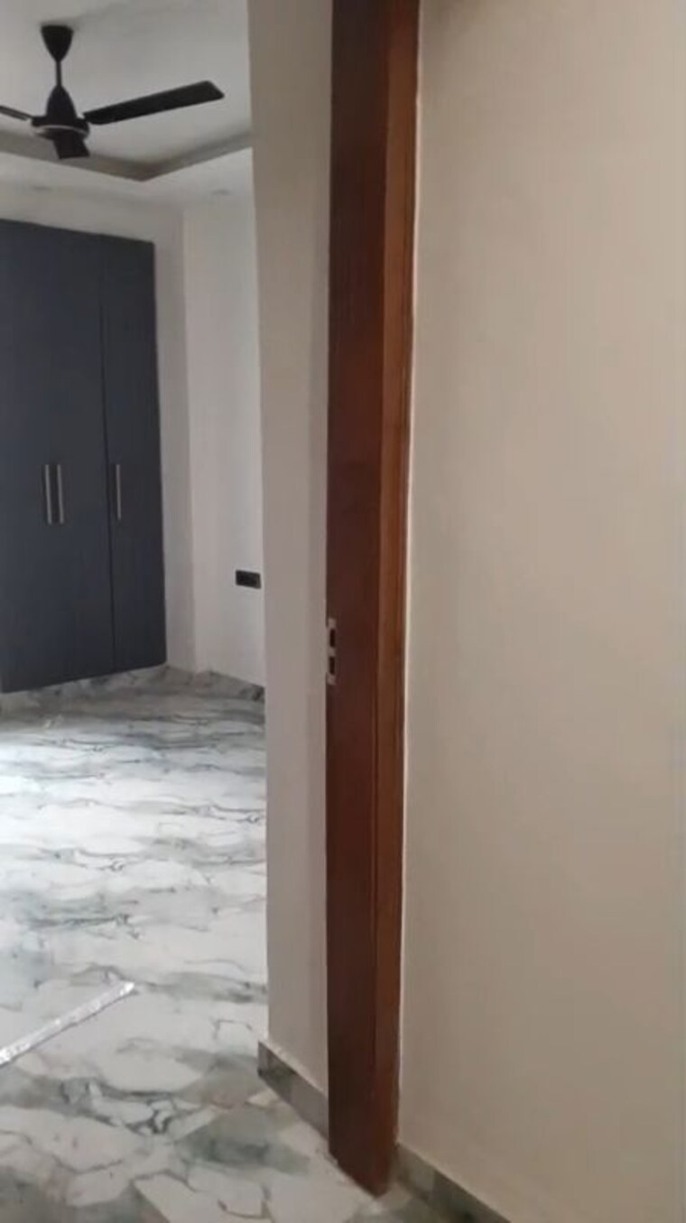 Room, puri-kohinoor 3 Bedroom 180 Sq.Yd. Builder Floor In Sector 89 Faridabad 9922916