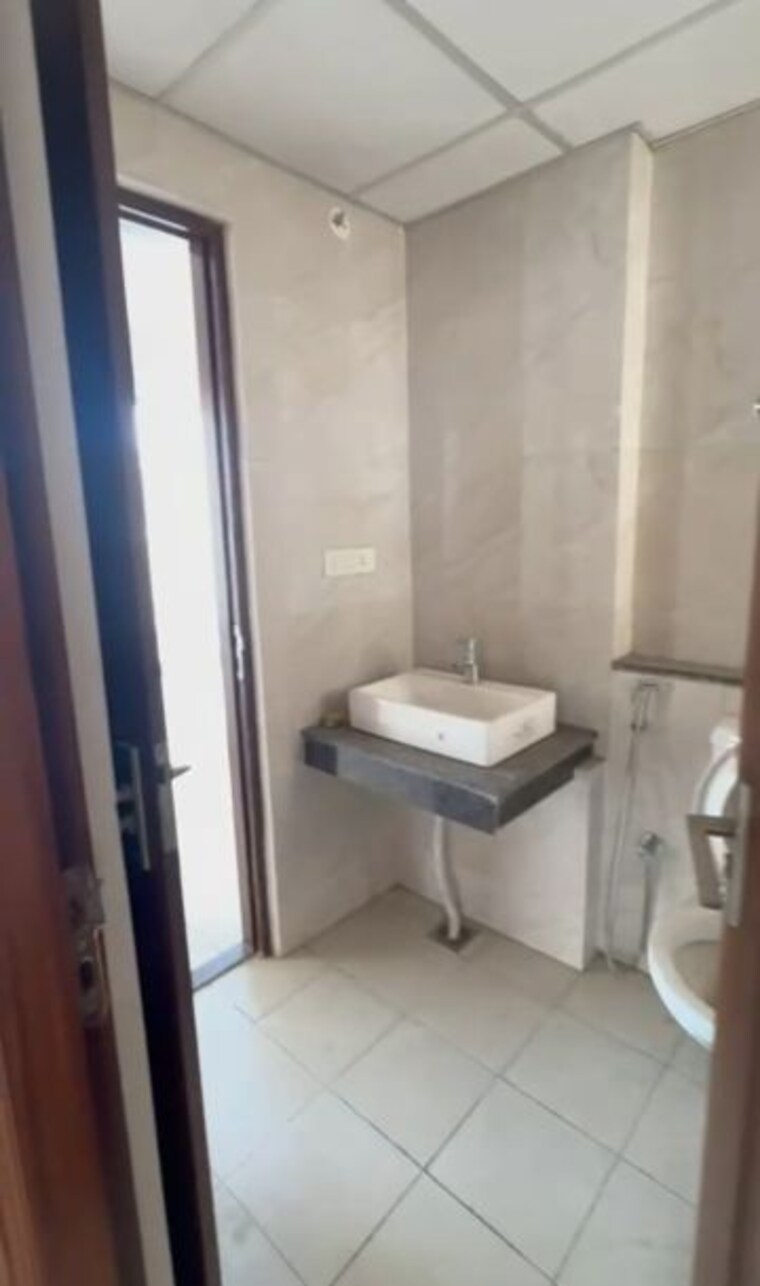 Bathroom, vip road 3 Bedroom 1885 Sq.Ft. Builder Floor In Vip Road Zirakpur 9922954