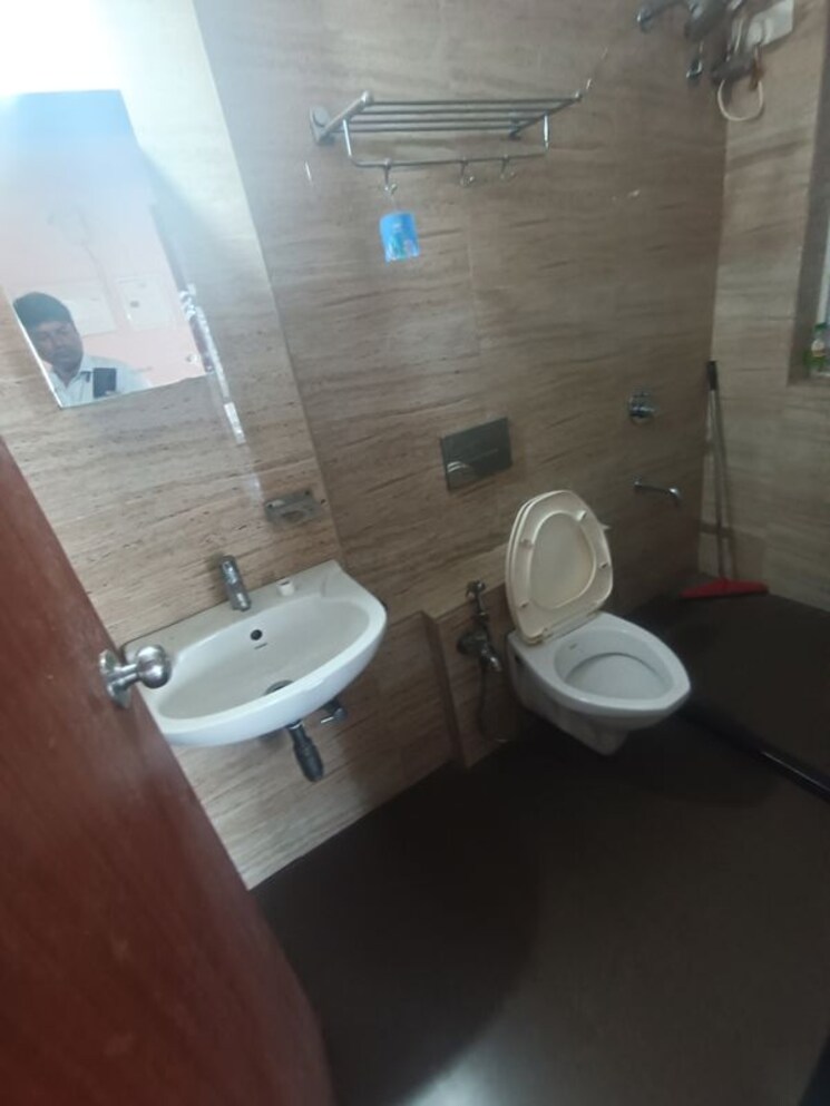 Bathroom, royal-oasis 1 Bedroom 750 Sq.Ft. Apartment In Malad West Mumbai 9922968