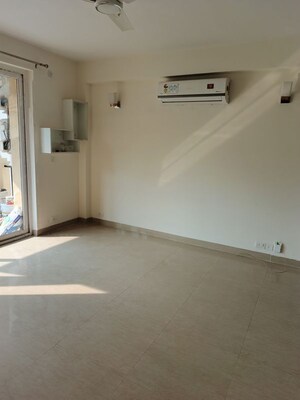 Room in 4 BHK Apartment at Ireo Skyon, Sector 60 – for Rent