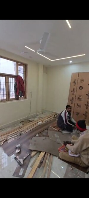 Team Area in 1.5 BHK Apartment at Amar Colony – for Rent