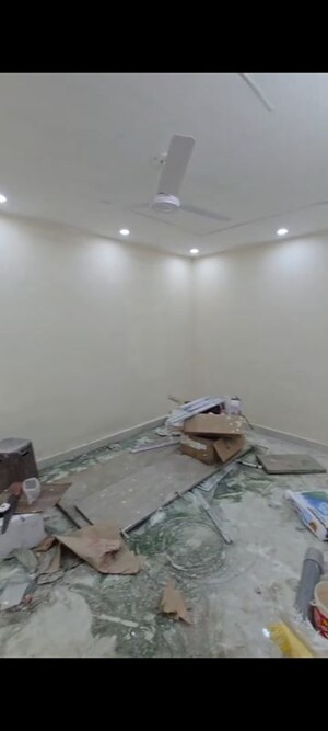 Staircase in 1.5 BHK Apartment at Amar Colony – for Rent