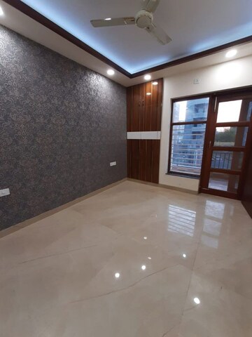 Room in 3 BHK Builder Floor at Amolik Aster Woods, Sector 98 – for Sale