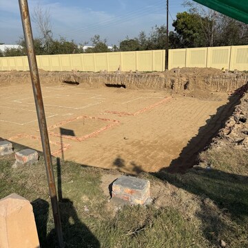 Plot Area in 3 BHK Builder Floor at Sector 39 – for Sale