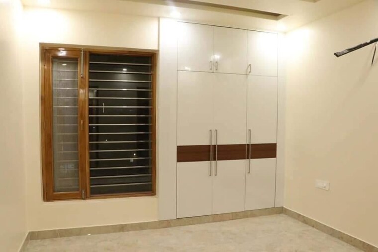 Room, amolik-residency 2 Bedroom 120 Sq.Yd. Builder Floor In Sector 86 Faridabad 9923121