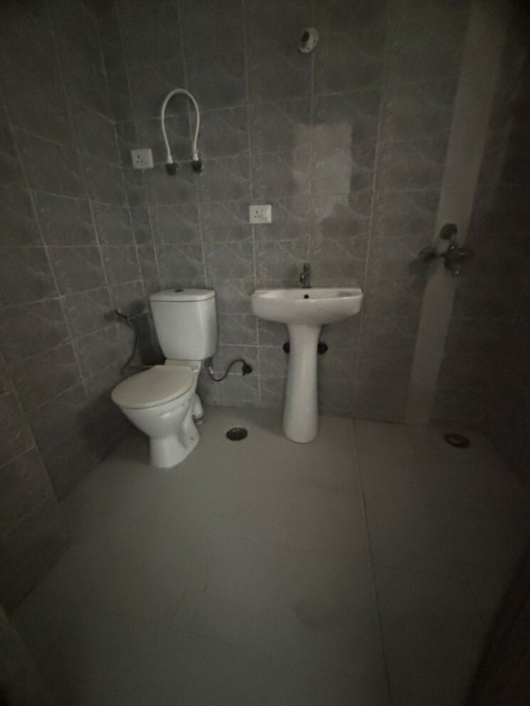Bathroom, galaxy-north-avenue 2 Bedroom 905 Sq.Ft. Apartment In Gaur City 1 Greater Noida 9231420