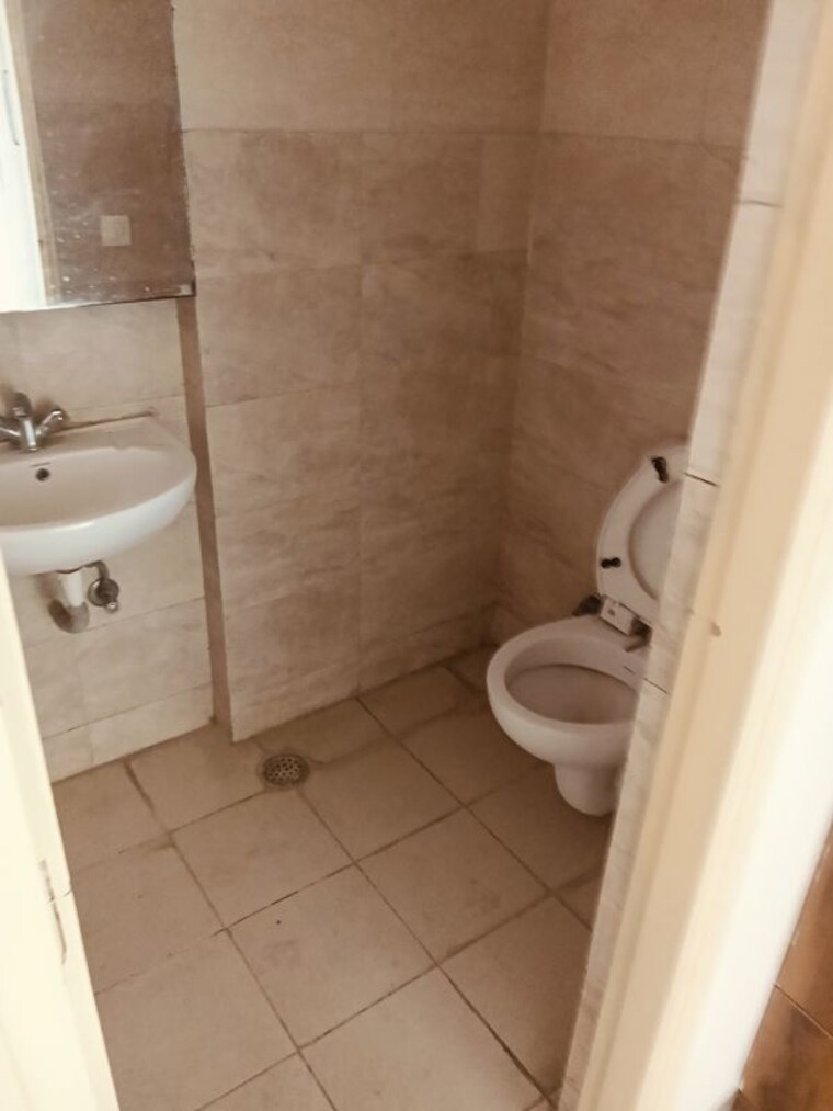 Bathroom, wave-dream-homes 2 Bedroom 808 Sq.Ft. Apartment In Wave City Ghaziabad 9923158